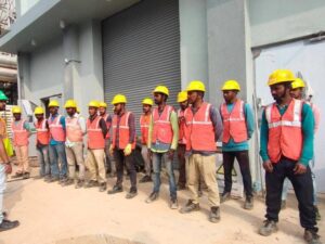 Workers-TBM-Stop-take-5-Class-conduct-at-site-800x600